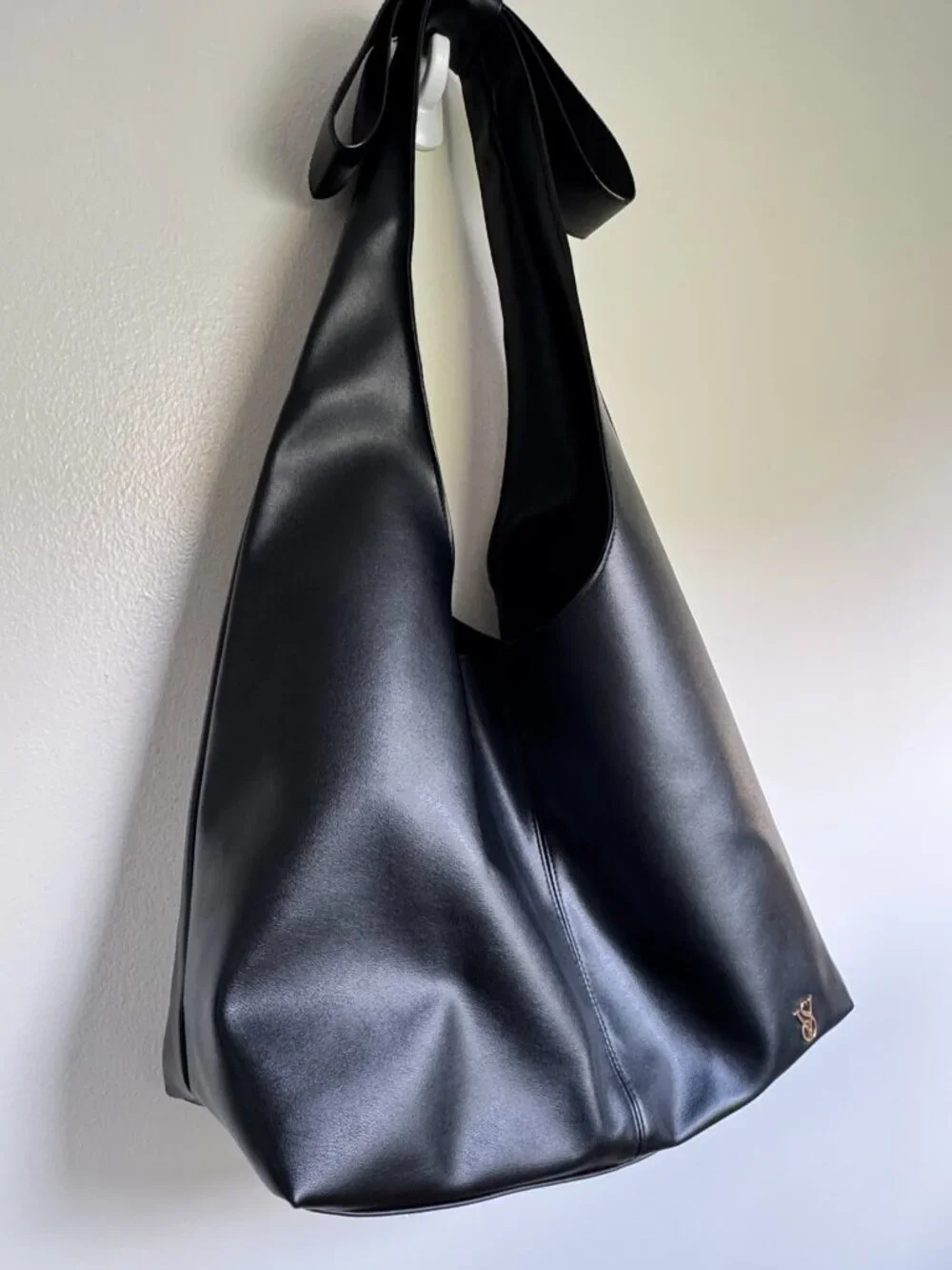 Victoria’s Secret Black Bow Slouchy Hobo Shoulder Bag Faux Leather VS Gold Logo